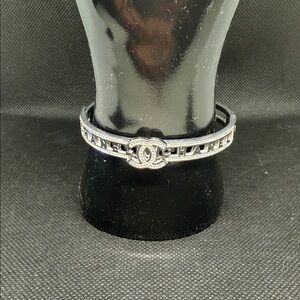 ✅ PRICE IS FIRM ✅ Fashion Silver Bracelet/Bangle